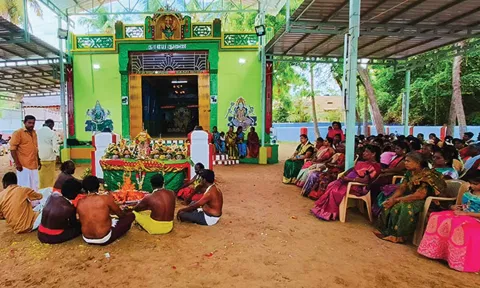 முத்தாரம்மன், ஸ்ரீ உச்சினி மாகாளியம்மன் கோவில் கொடை விழாவில் யாகசாலை பூஜை நடைபெற்ற காட்சி.