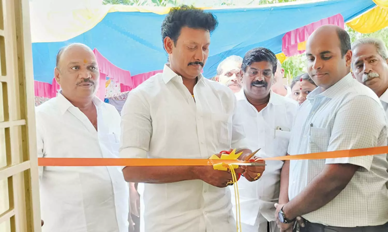 வருவாய் ஆய்வாளர் அலுவலக கட்டிடத்தை அமைச்சர் அன்பில் மகேஷ் பொய்யாமொழி திறந்து வைத்தார்.
