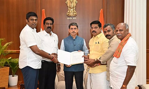 சனாதன விவகாரம்: உதயநிதி, சேகர் பாபுவை பதவியில் இருந்து நீக்கக்கோரி ஆளுநரிடம் பா.ஜ.க. மனு