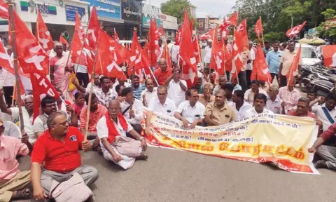 விலைவாசி உயர்வை கட்டுப்படுத்த கோரி நெல்லையில், மார்க்சிஸ்ட் கம்யூனிஸ்டு கட்சியினர் சாலை மறியல்-120 பேர் கைது