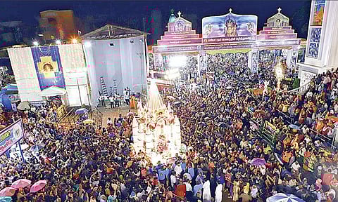 பெசன்ட்நகர் வேளாங்கண்ணி ஆலய தேர்பவனி