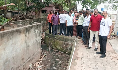 இடலாக்குடி பாவலர் அரசு பள்ளி பகுதியில் மேயர் ஆய்வு