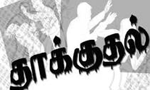 பொள்ளாச்சி அருகே பிளஸ்-1 மாணவியை தாக்கிய வாலிபர்