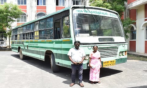 ஜப்தி செய்யப்பட்ட அரசு பஸ்சை படத்தில் காணலாம்.