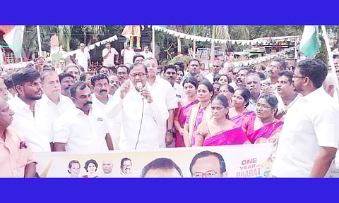 பேரணி முடிவில் ப.சிதம்பரம் எம்.பி பேசியபோது எடுத்த படம்.