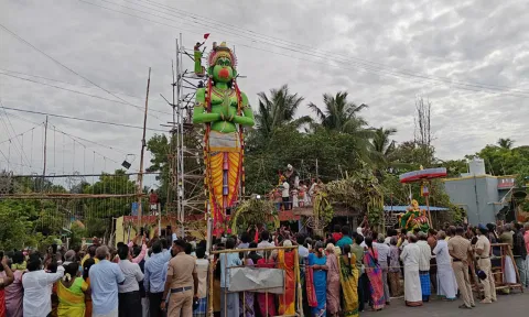 41 அடி உயர ஆஞ்சநேயர் கோவில் கும்பாபிஷேகம் நடைபெற்ற போது எடுத்த படம்.