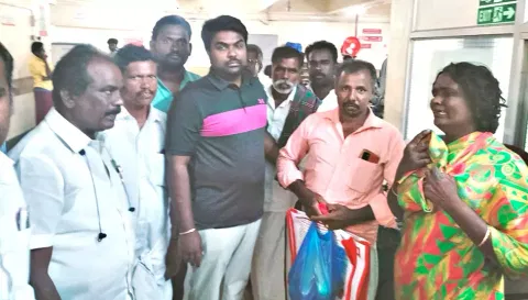 மின்சாரம் பாய்ந்த சிறுவர்களின் குடும்பத்துக்கு ஆறுதல்