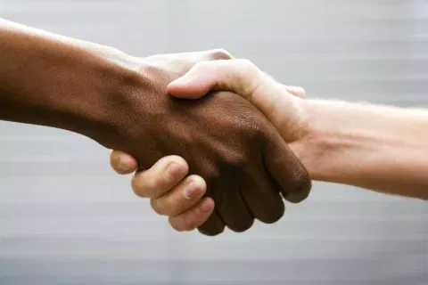 மனநலம் பாதிக்கப்பட்டு குணமடைந்த வாலிபர் தங்கையிடம் ஒப்படைக்கப்பட்டார்.