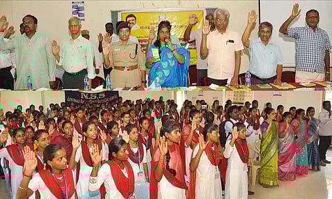 வாலாஜா அரசு மகளிர் கல்லூரியில் சாலை பாதுகாப்பு விழிப்புணர்வு கருத்தரங்கம்