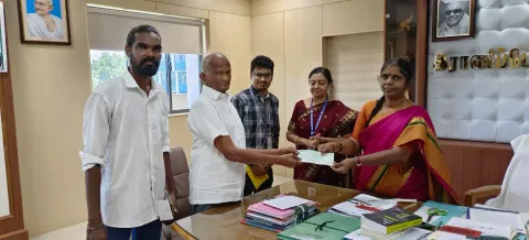 அரசு ஆஸ்பத்திரிக்கு ரத்த பரிசோதனை கருவி