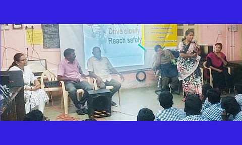 சாலை பாதுகாப்பு விழிப்புணர்வு கருத்தரங்கு