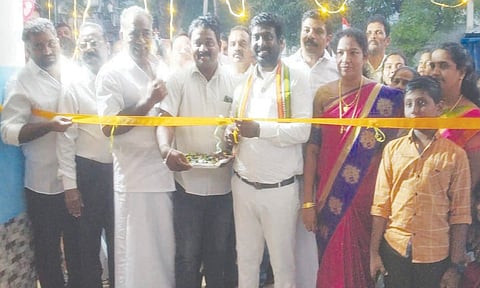 பொன்மனை சந்திப்பில் ரூ.3.40 லட்சம் மதிப்பீட்டில் பயணிகள் நிழற்குடை - விஜய்வசந்த் எம்.பி. திறந்து வைத்தார்