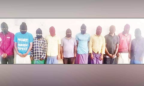 தொழிலதிபர் வீட்டில் ரூ.25 லட்சம் நகை-பணம் கொள்ளை: கார்களின் எண்களை வைத்து கொள்ளை கும்பலை மடக்கிய போலீசார்