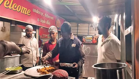 உணவு பாதுகாப்பு அலுவலர்கள் சோதனை நடத்திய போது எடுத்த படம்.