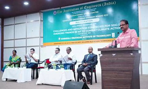 எம்.ஐ.டி. என்ஜினீயரிங் கல்லூரியில் அகில இந்திய கருத்தரங்கம் நடைபெற்ற போது எடுத்த படம்.