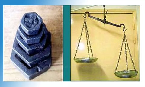 முத்திரை இல்லாத தராசுகள் பறிமுதல்