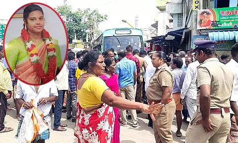 ராஜேஸ்வரி (உள்படம்) - உறவினர்கள் சாலை மறியல் செய்த காட்சி