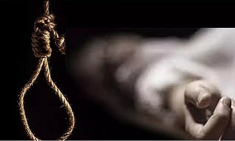 9-ம் வகுப்பு மாணவி தற்கொலை குறித்து பள்ளியில் விசாரணை
