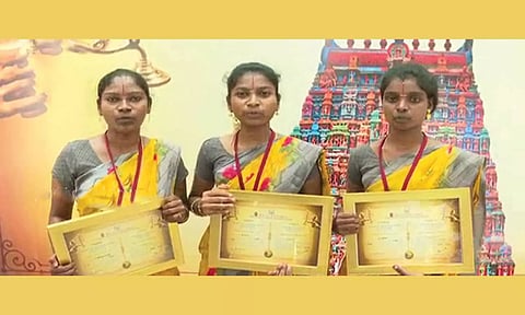 தமிழகத்தில் முதல்முறையாக 3 பெண்கள் அர்ச்சகர் ஆனார்கள்- ஸ்ரீரங்கம் கோவிலில் உதவி அர்ச்சகர்களாக பயிற்சி