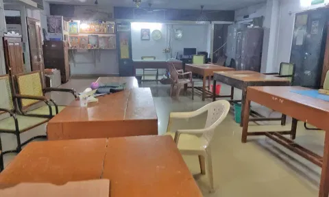 போராட்டத்தால் வெறிச்சோடி காணப்பட்ட அலுவலகம்.