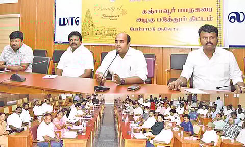 கூட்டத்தில் கலெக்டர் தீபக் ஜேக்கப் பேசினார்.