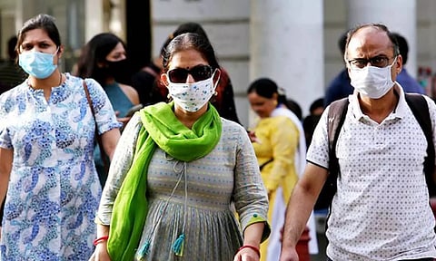 டெங்கு காய்ச்சலில் இருந்து தப்பிக்க முகக்கவசம் அணிவது நல்லது- தமிழக சுகாதாரத்துறை அறிவுறுத்தல்