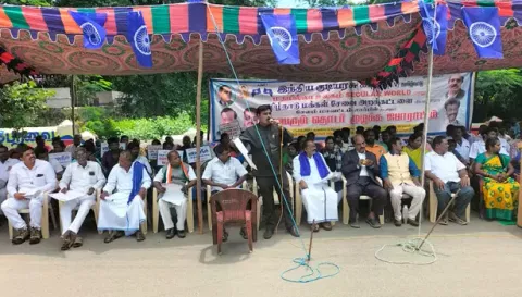 இந்திய குடியரசு கட்சி சார்பில் தொடர் முழக்க போராட்டம்