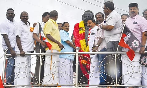 பிறந்த நாளையொட்டி நாகர்கோவிலில் அண்ணா சிலைக்கு மாலை