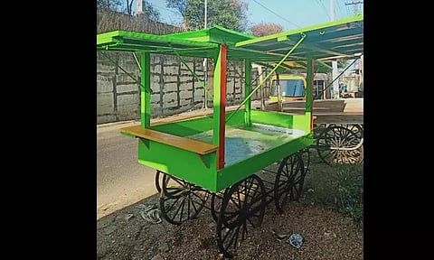 சாலைேயோர வியாபாரிகளுக்கு தள்ளுவண்டி