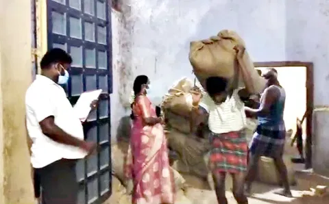 2 ஆயிரம் மூட்டை நெல் காணிக்கை செலுத்திய பக்தர்கள்