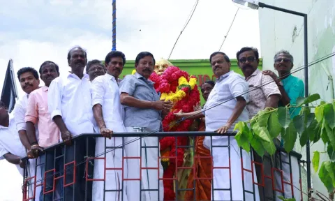 பிறந்த நாளையொட்டி நாகர்கோவிலில் பெரியார் சிலைக்கு மாலை
