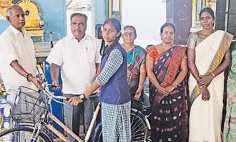 குருகுலம் மேல்நிலைப்பள்ளியில்&nbsp; இலவச சைக்கிள்கள் வழங்கும் விழா நடந்தது.