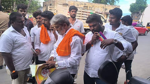 அன்னூரில் விநாயகர் சிலை வைக்க போலீசார் அனுமதி மறுத்ததால் பதட்டம்