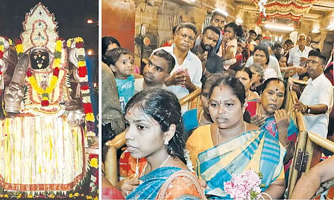 புன்னைநல்லூர் மாரியம்மன் தாழம்பூ அலங்காரத்தில் பக்தர்களுக்கு அருள்பாலித்த காட்சியையும்,   நீண்ட வரிசையில் நின்று பக்தர்கள் சாமி தரிசனம் செய்தனர்.