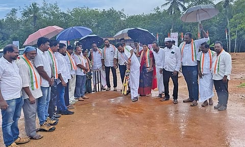 திருவட்டார் அருகே ராகுல் காந்தியின் இந்திய ஒற்றுமை பயணத்தை முன்னிட்டு கிரிக்கெட் போட்டி