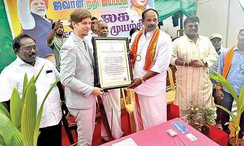 பிரதமர் மோடி பிறந்த நாளில் மாநகராட்சி கவுன்சிலர் ஜவான் அய்யப்பன்