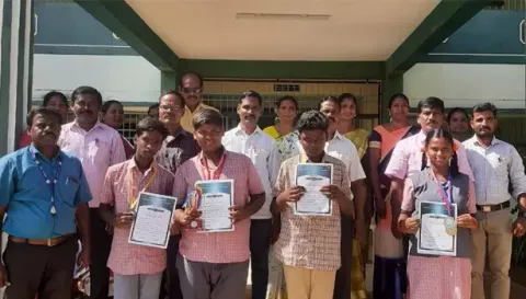 வட்டார அளவிலான பல்வேறு விளையாட்டுப் போட்டியில் வெற்றி பெற்ற துக்கியாம்பாளையம் அரசு உயர்நிலைப்பள்ளி மாணவ- மாணவிகள்.