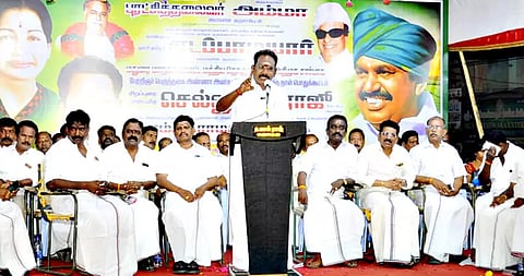 மதுரை டி.எம்.கோர்ட்டில் நடந்த அ.தி.மு.க. பொதுக்கூட்டத்தில் முன்னாள் அமைச்சர் செல்லூர் ராஜூ பேசினார்.