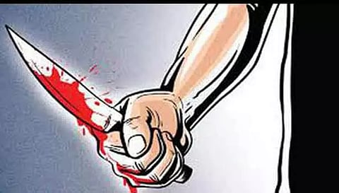 அ.தி.மு.க. நிர்வாகி-டிரைவருக்கு கத்திக்குத்து