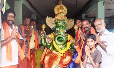 விழாவில் கலந்து கொண்டவர்கள்.