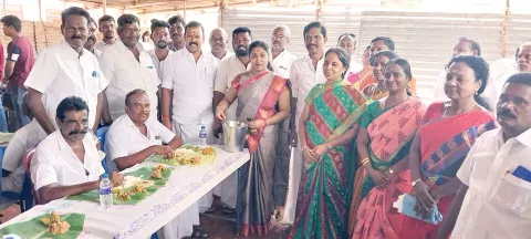 சாக்கோட்டை சேர்மன் சரண்யா செந்தில்நாதன் அன்னதானத்தை தொடங்கி வைத்தபோது எடுத்த படம்.

