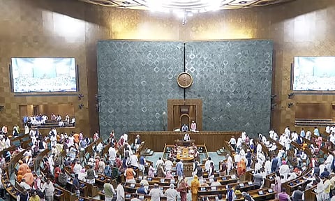 மக்களவையில் 33 சதவீத மகளிர் இட ஒதுக்கீடு மசோதா தாக்கல்