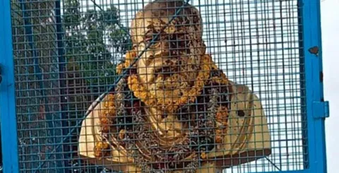 கோவை கிணத்துக்கடவில் பெரியார் சிலை அவமதிப்பு