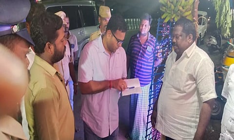 விநாயகர் சிலை வைக்கப்பட்டுள்ள இடத்தை நள்ளிரவு சாதாரண உடையில் வந்து ஆய்வு செய்த போலீஸ் சூப்பிரண்டு.