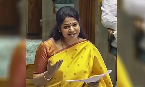 பெண்களுக்கு சல்யூட் அடிக்க வேண்டாம் - 33% இட ஒதுக்கீடு மசோதா குறித்து கனிமொழி