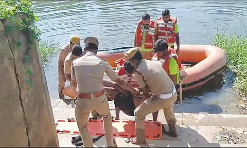 குழித்துறை தாமிரபரணி ஆற்றில் தீயணைப்பு வீரர்கள் பேரிடர் மீட்பு ஒத்திகை