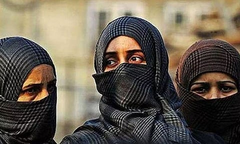 விதிகளை மீறி ஆடை அணிந்தால் பெண்களுக்கு 10 ஆண்டு ஜெயில்: ஈரான் அரசு அதிரடி