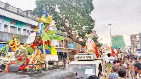 விநாயகர் ஊர்வலம் நடந்த காட்சி.