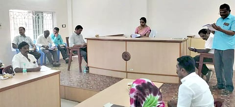 கடலாடியில் ஒன்றிய கவுன்சில் கூட்டம் நடந்தது.