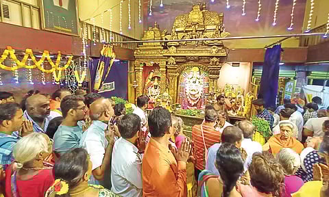 புரட்டாசி முதல் சனிக்கிழமை: பெருமாள் கோவில்களில் பக்தர்கள் வழிபாடு